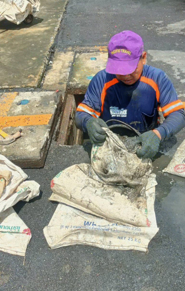 ลอกท่อระบายน้ำ สำรวจหน้างาน และประเมินราคาฟรี สามารถออกใบกำกับภาษีได้