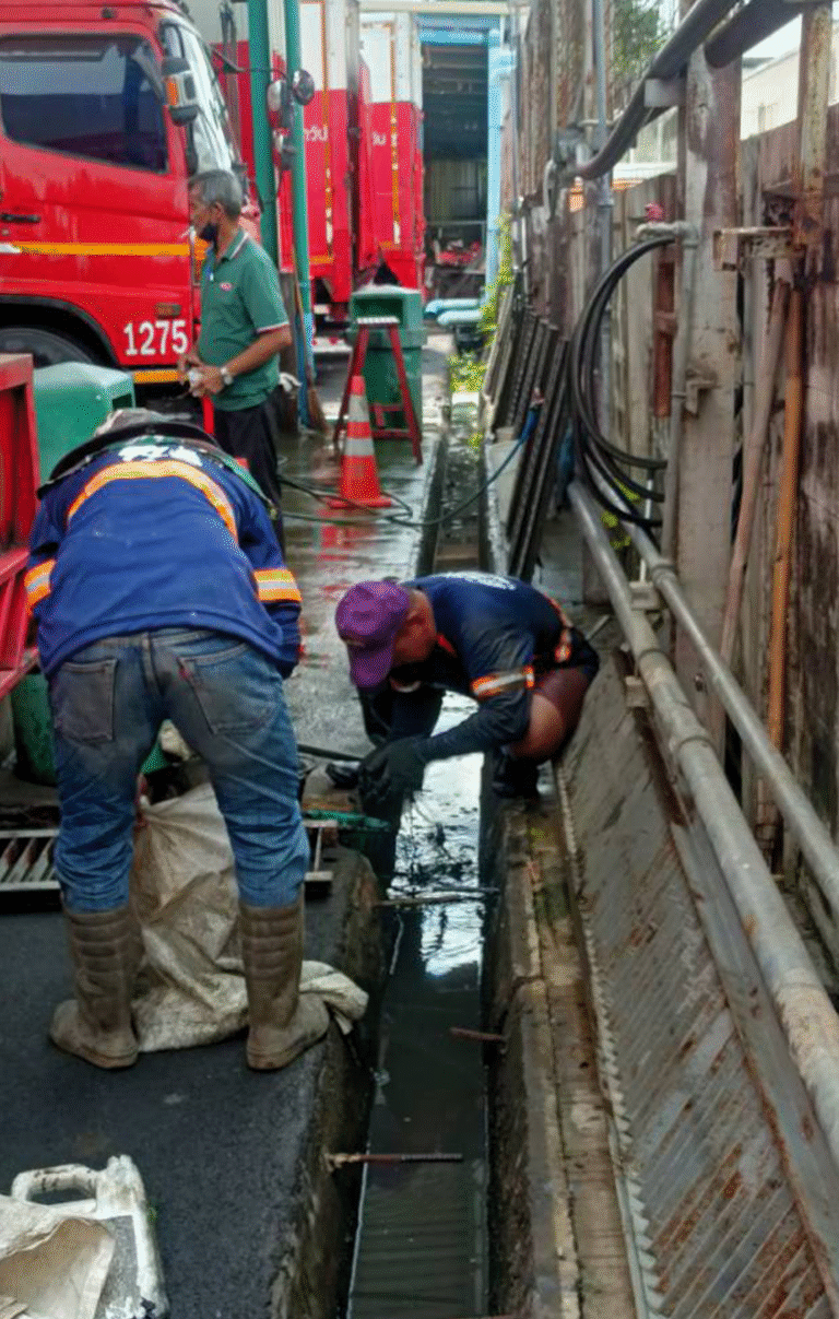 ช่างลอกท่อ